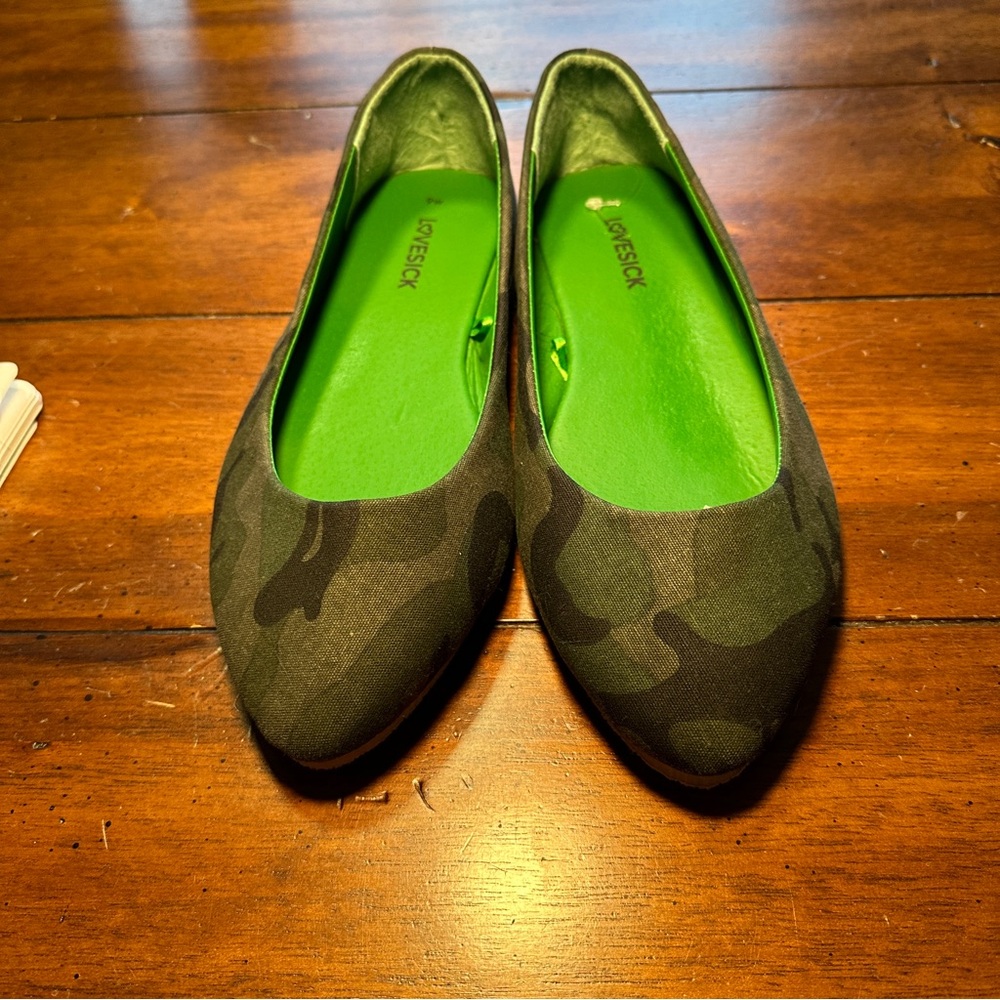 NWT Torrid Camo Lovesick Flats Wide Width Shoes 9W